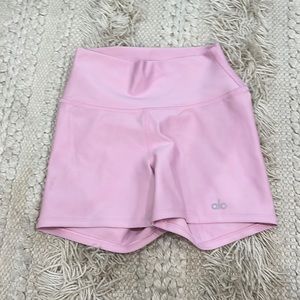 Alo light pink biker shorts size XXS